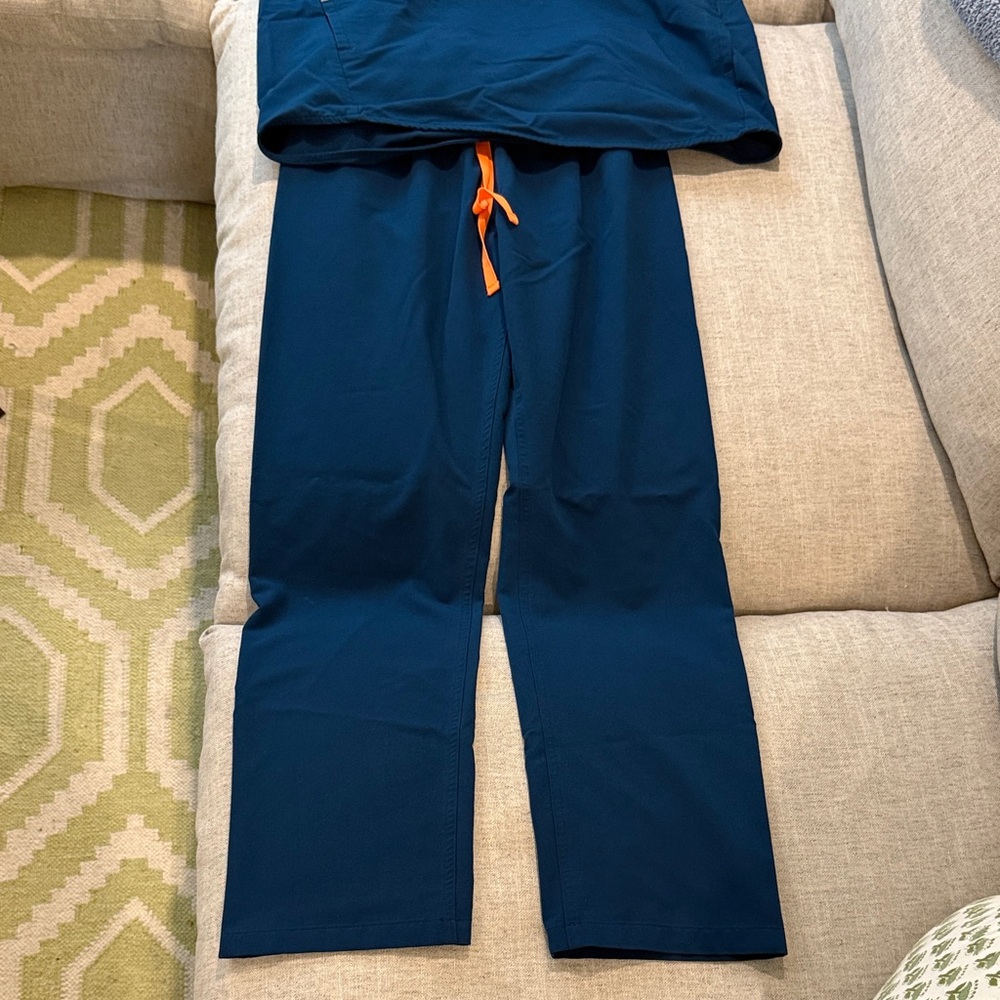 FIGS Scrub Set - image 2